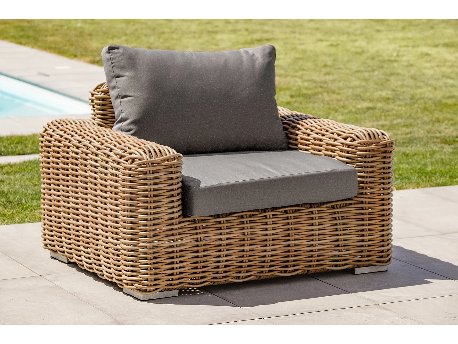 Salotto da giardino 5 posti in resina intrecciata