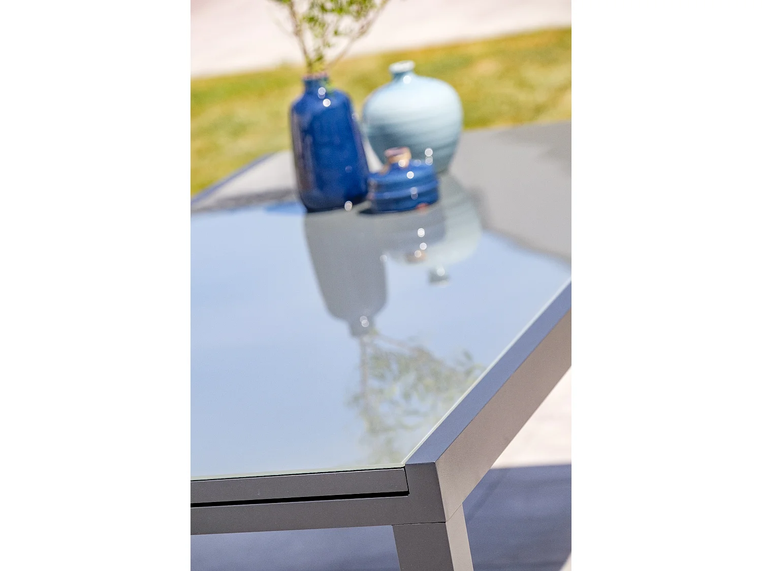 Table de jardin 12 places en aluminium et plateau verre