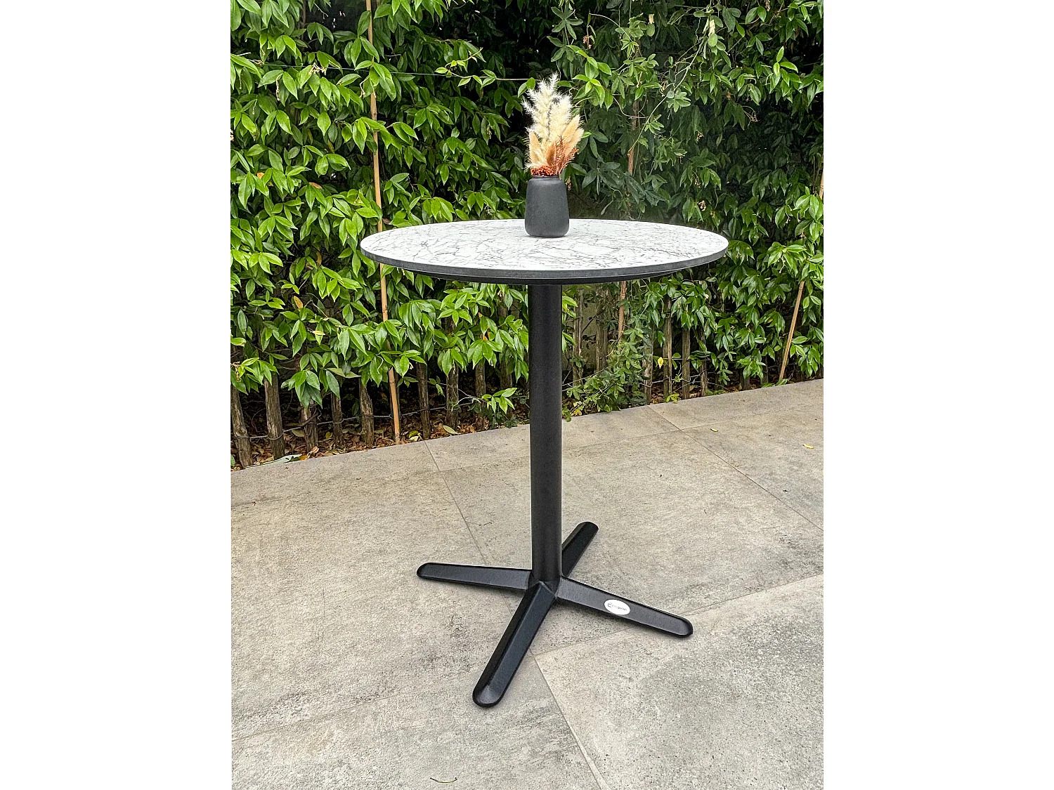 Table ronde de jardin en acier et plateau HPL