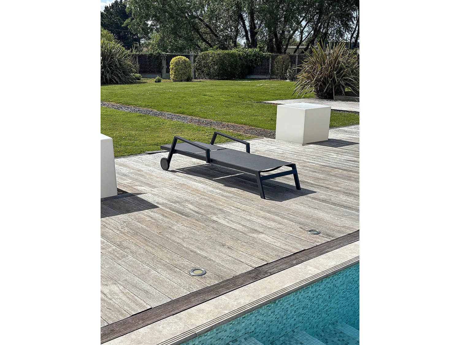 Bain de soleil en aluminium et toile plastifiée