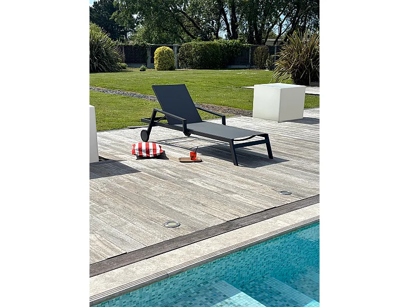 Bain de soleil en aluminium et toile plastifiée