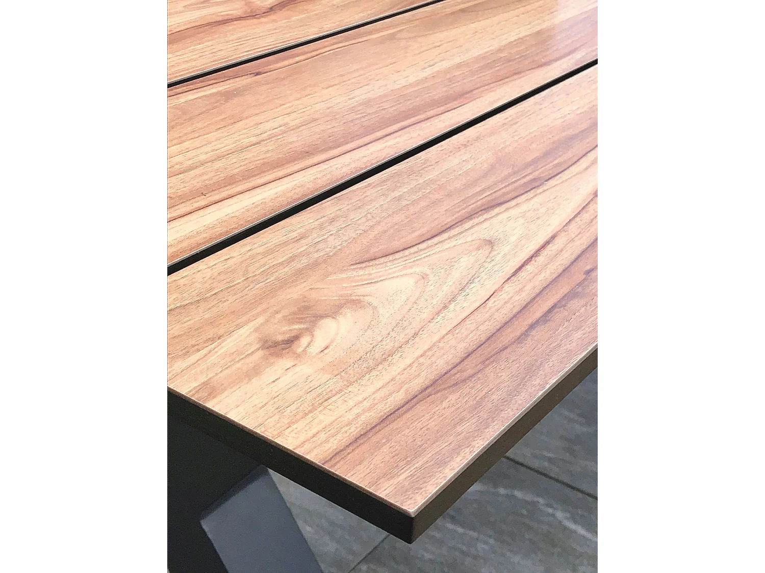 Mesa de jardín de aluminio  y tablero HPL efecto madera