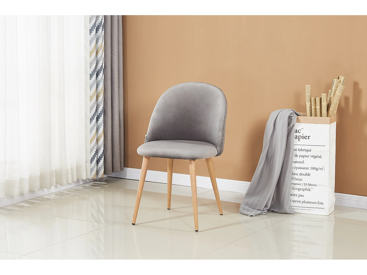 LUCIA - Table à Manger Rectangulaire Effet Chêne + 4 Chaises en Velours Grises - Style Scandinave