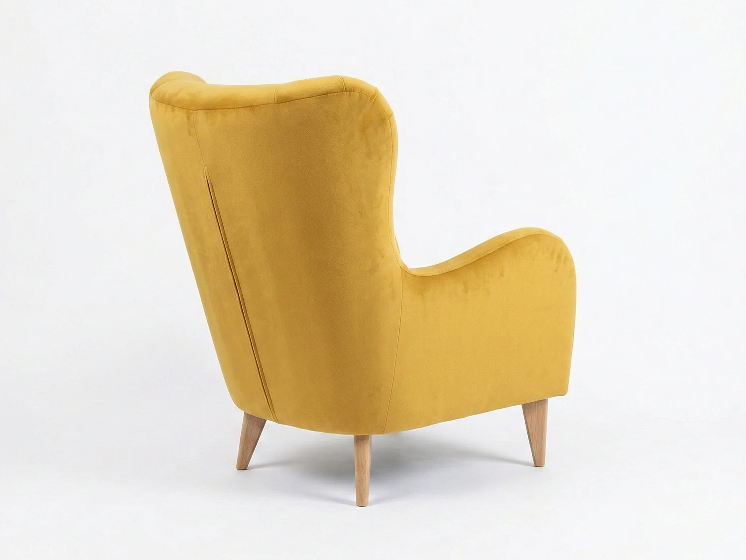 Élégant fauteuil de détente avec assise et dossier profilés.