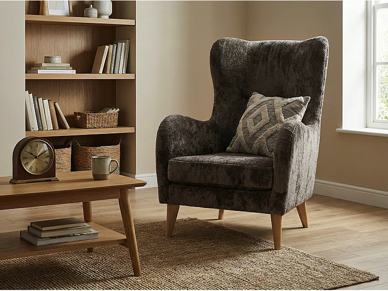 Élégant fauteuil de détente avec assise et dossier profilés.