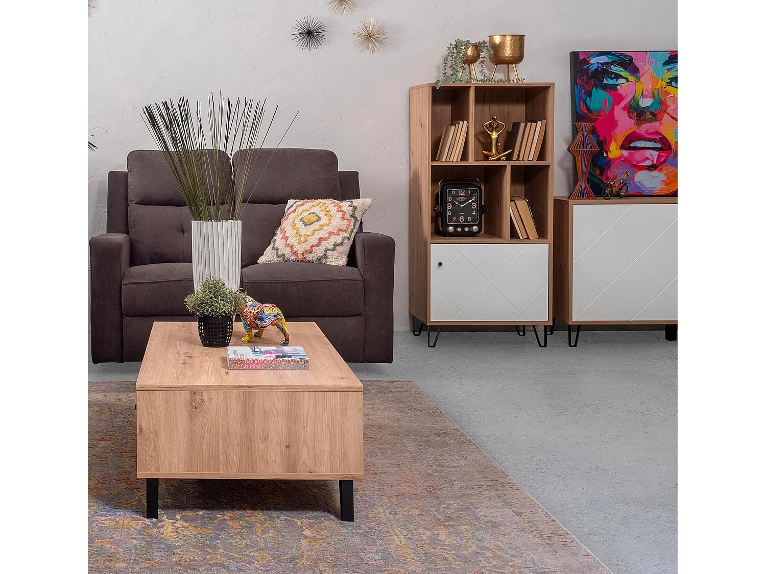 Estantería de Diseño Moderno | 1 Puerta con Relieves Geométricos | Material Laminado Sintético y DM | Patas Metálicas Negras | Color Roble Artisan y B