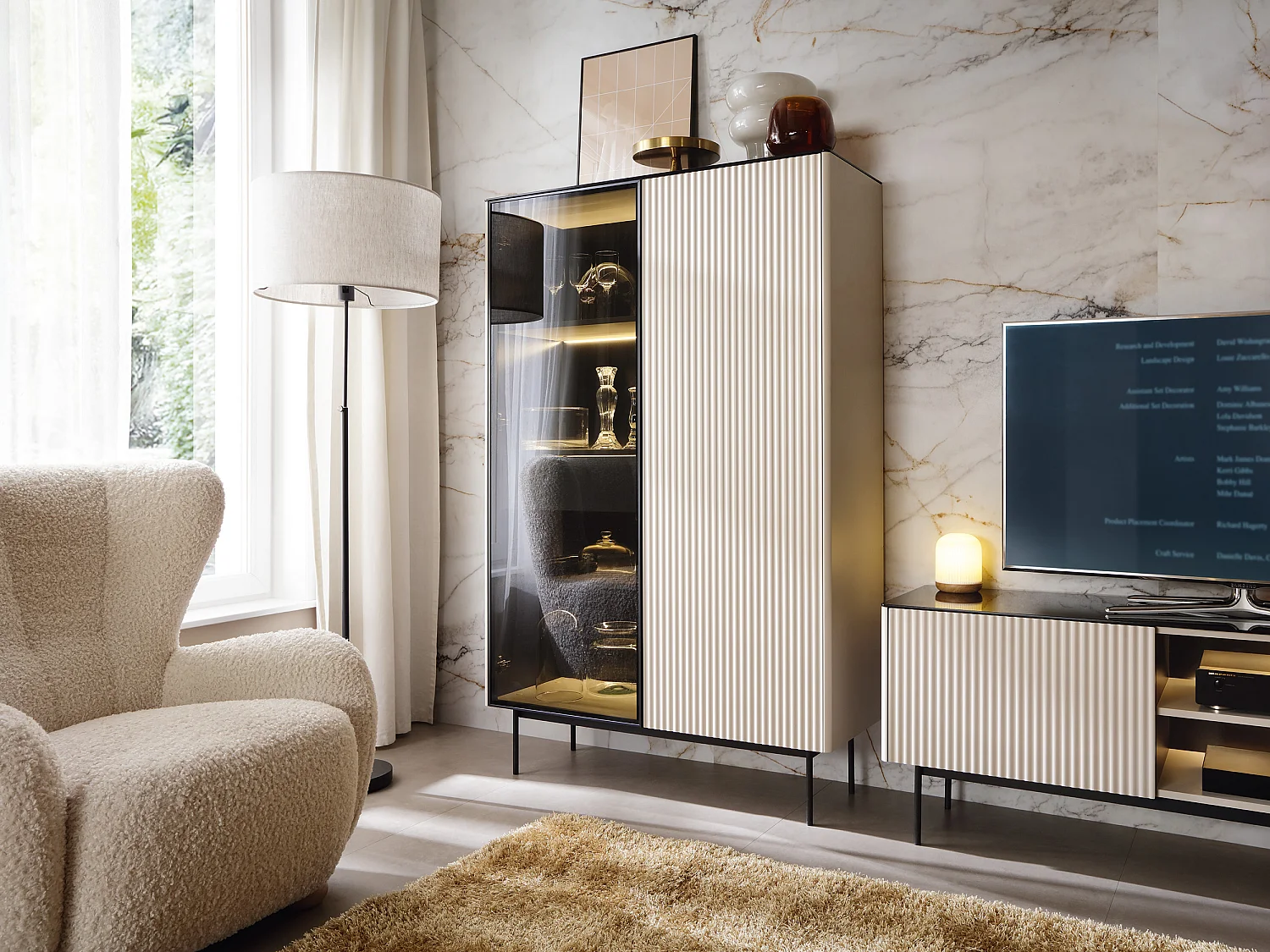 Vitrine, Kaschmir, 107 x 163 x 39 cm