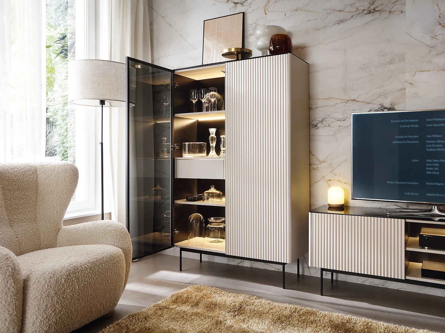 Vitrine, Kaschmir, 107 x 163 x 39 cm