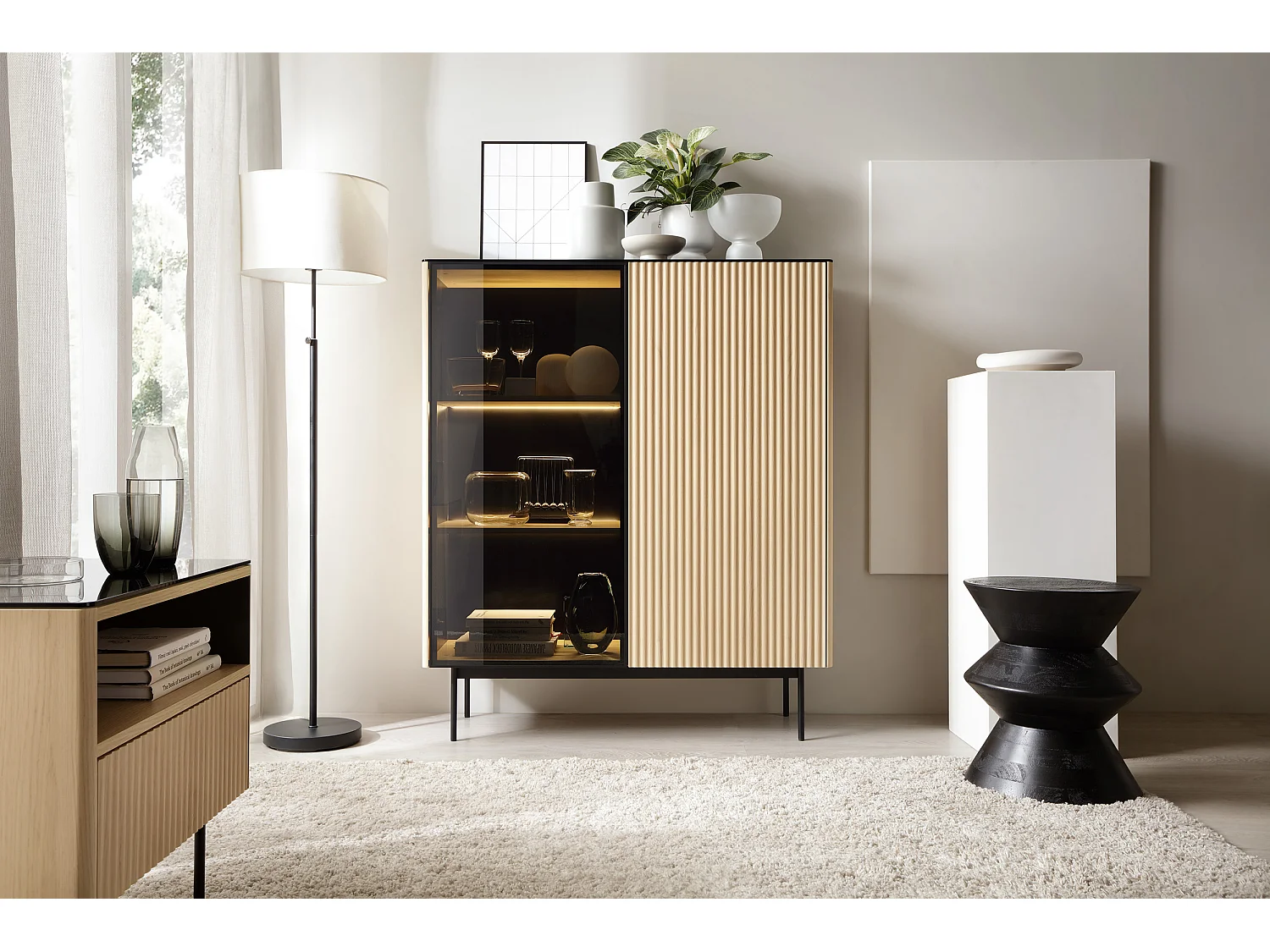 Vitrine, Eiche Vicenza, 107 x 126 x 39 cm