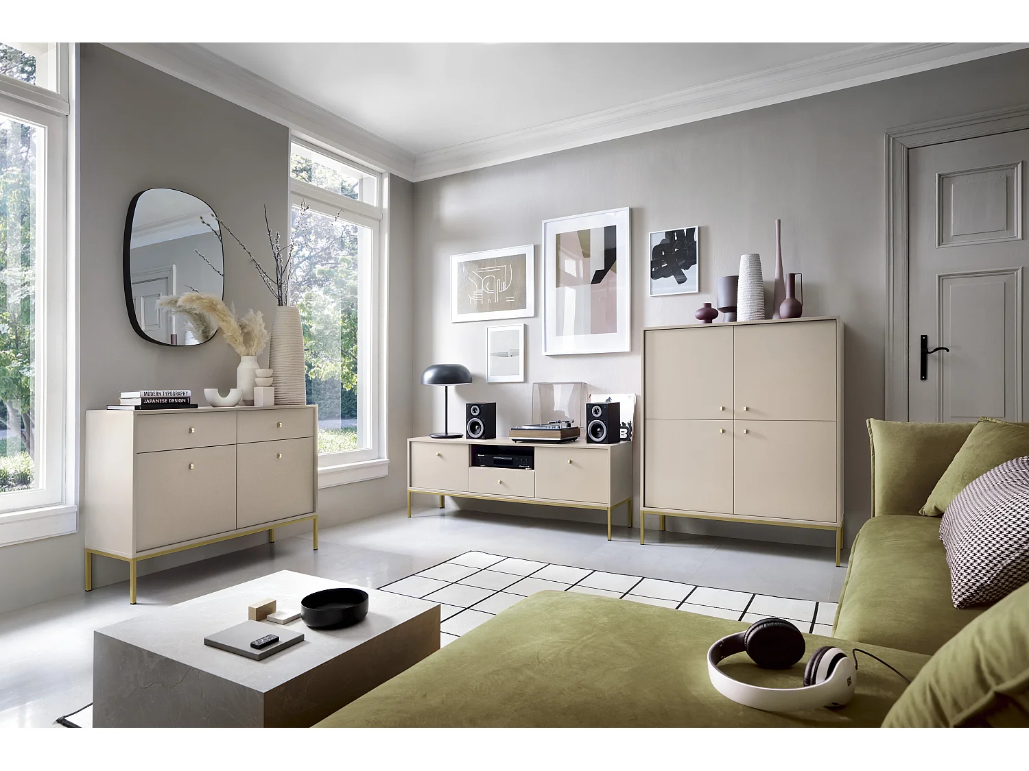 Commode : beige sable, 103,5 x 125,5 x 39 cm, pieds dorées