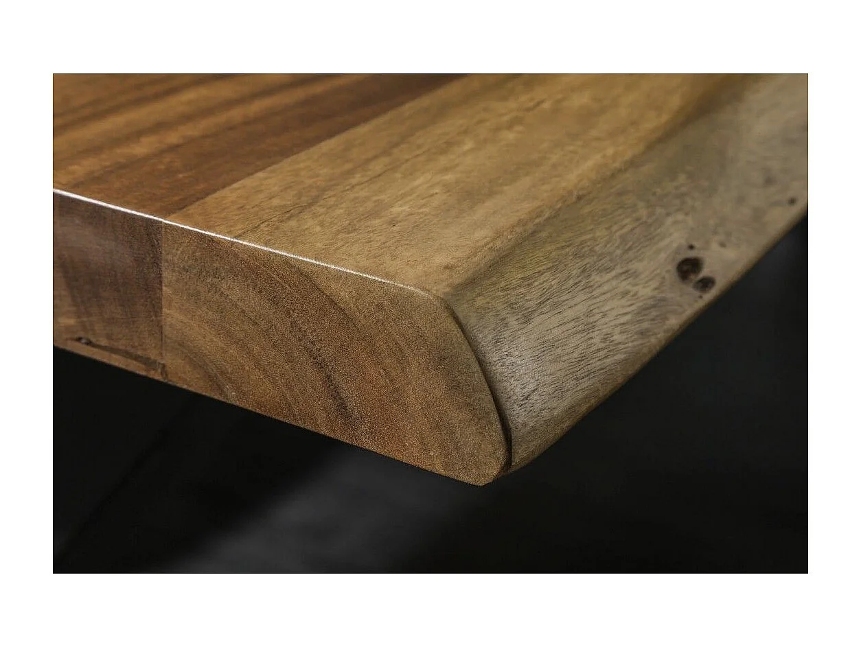 Table de salle à manger ARKAYA 240 cm – Plateau en bois massif d'acacia verni et pieds en métal noir en X - Meublorama, des meubles à petit prix.