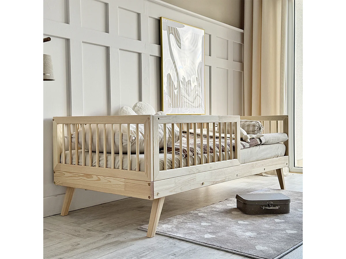 Seng 90x190 med høj barriere og lamelbund, ben 20 cm Maylis Bois