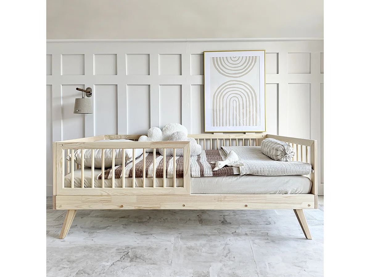 Seng 90x190 med høj barriere og lamelbund, ben 20 cm Maylis Bois