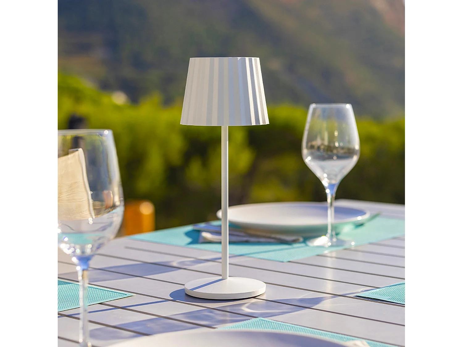 6 Lampes de table ABBY Blanc H30cm + base de chargement