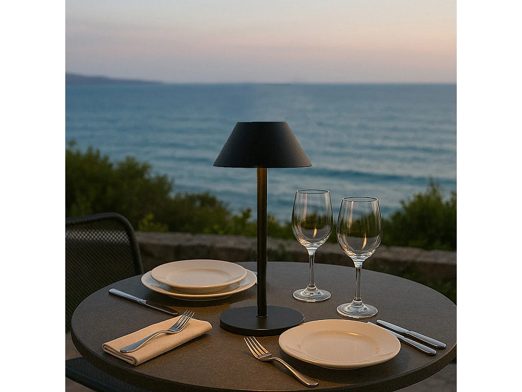 Lampe de table solaire NERIO SMALL en acier noir H31cm