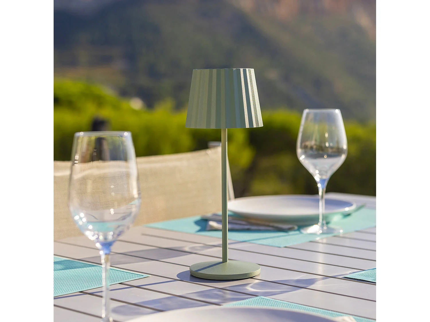 6 Lampes de table ABBY Vert H30cm + base de chargement