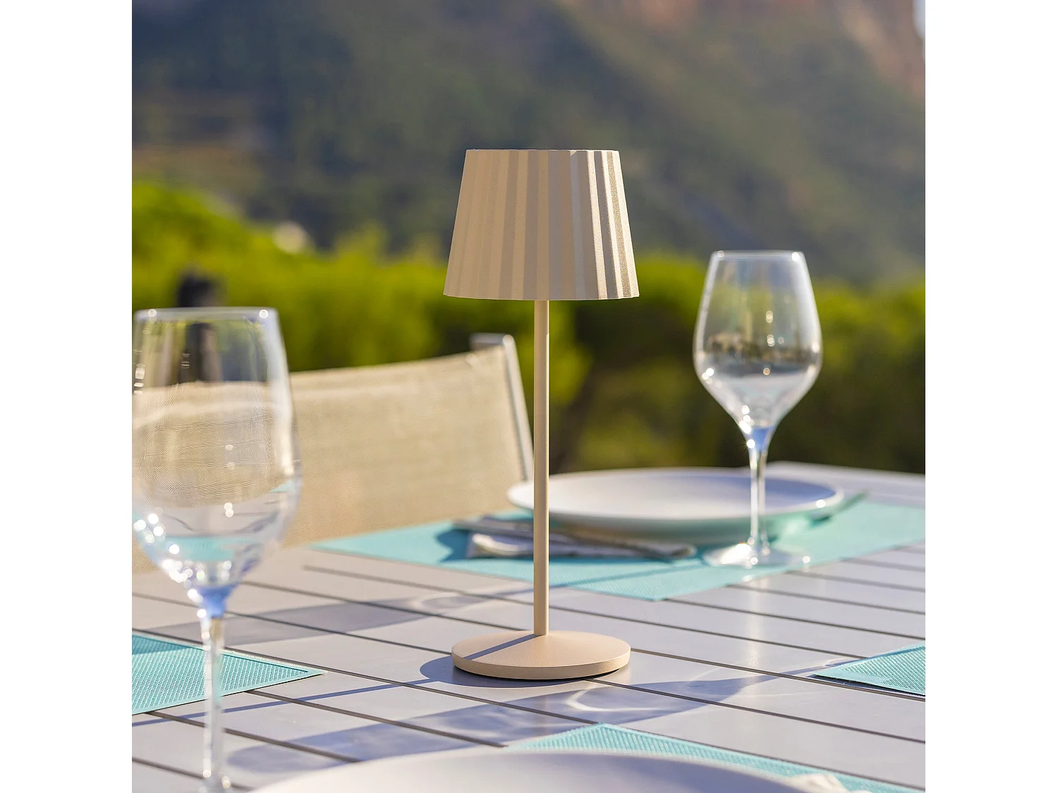 6 Lampes de table ABBY Sable H30cm + base de chargement