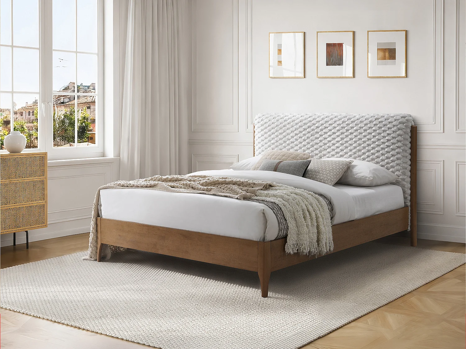 Lit 160 x 200 cm avec tête de lit en fausse fourrure – Blanc et naturel + Matelas – SERAVELA