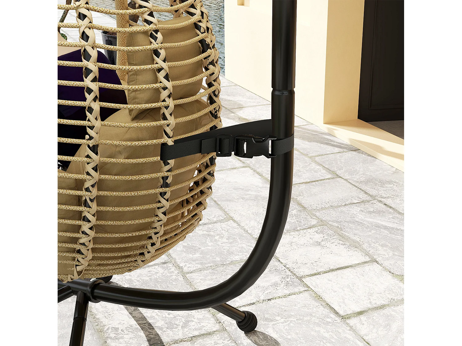 Poltrona sospesa pieghevole con cuscino imbottito beige