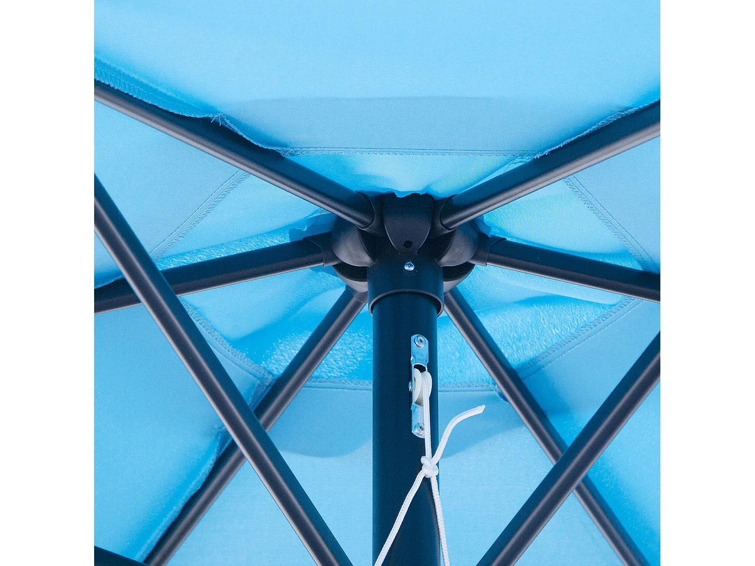 Ombrellone da giardino Ø2.6x2.4 m con manovella e inclinabile blu