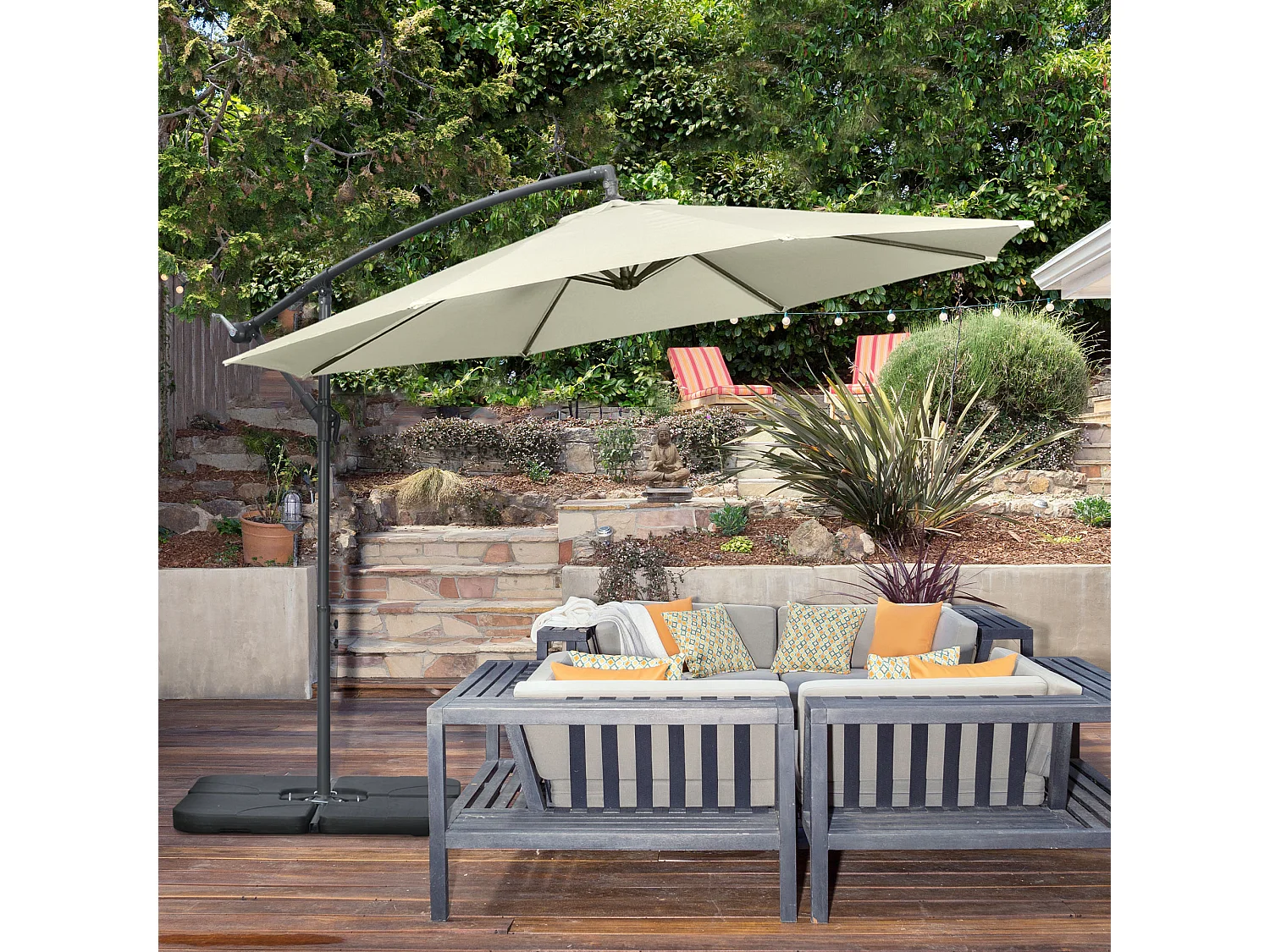 Ombrellone decentrato con manovella, base a croce e pesi beige