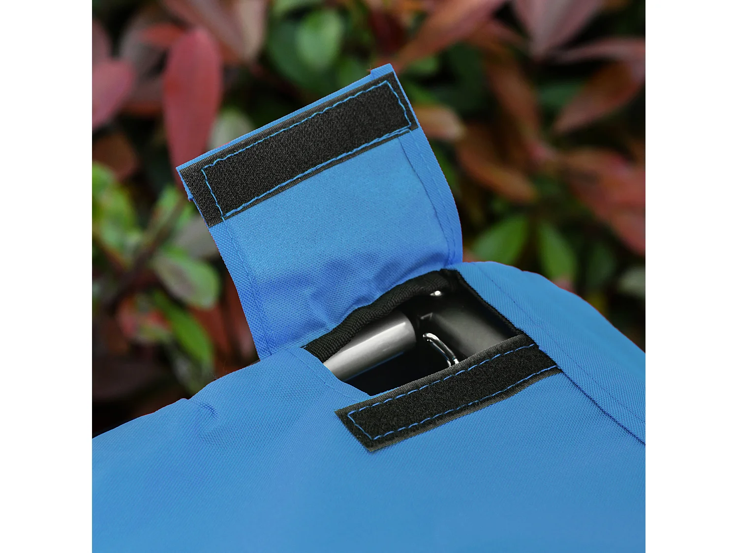 Rimorchio Bici per Cani Taglia Media con Punto di Attacco, Finestre Laterali e Bandierina, Rimorchio per Bici in Acciaio e Tessuto Oxford, 130x73x90 cm, Blu e Nero