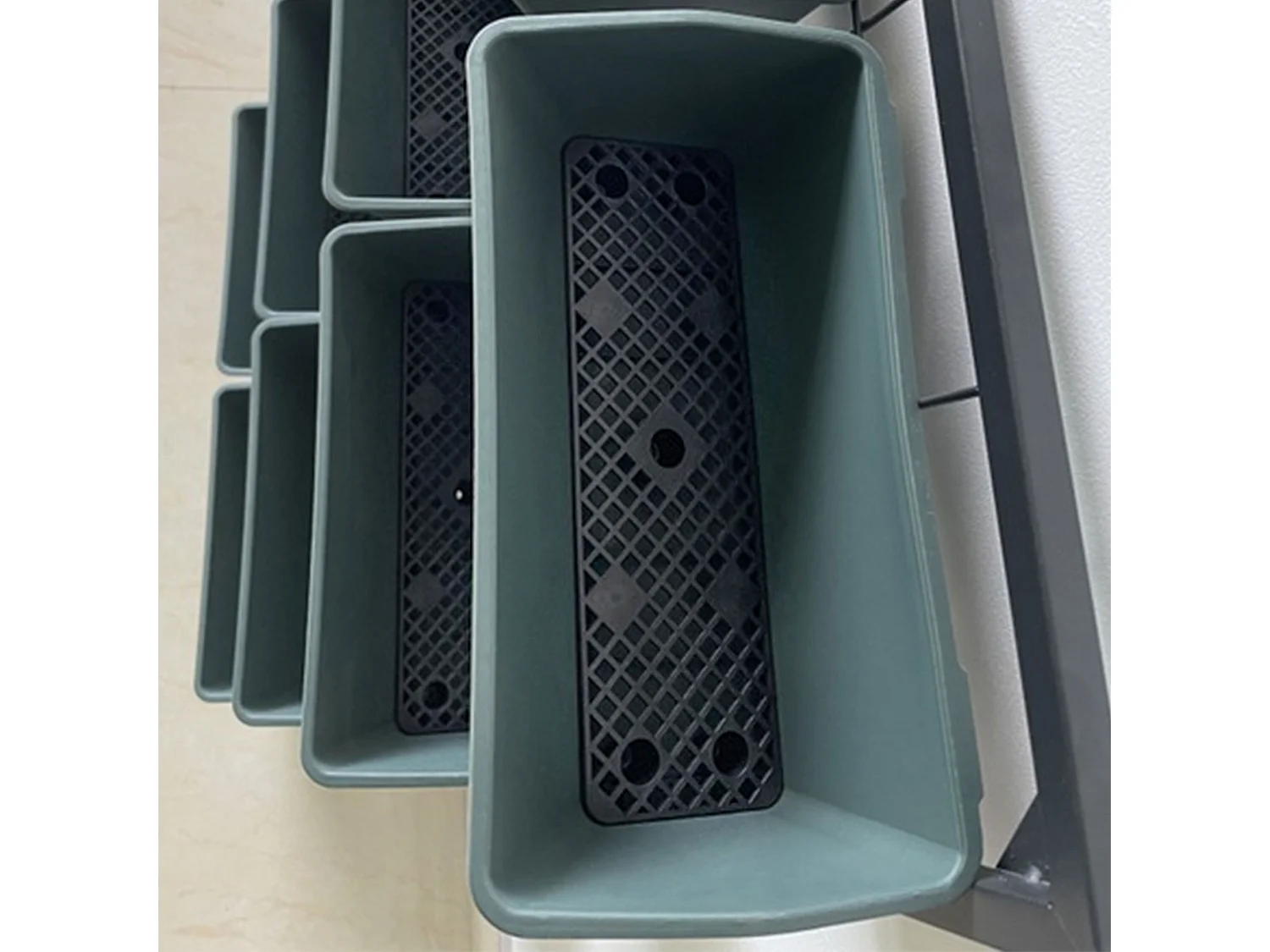 8 vasi da giardino su 4 livelli in acciaio e plastica verde