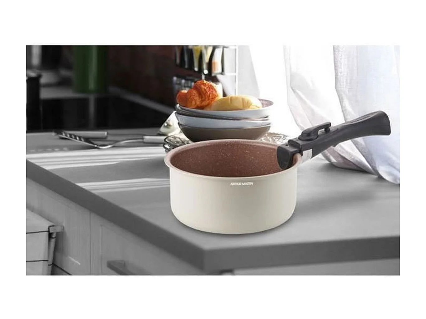 Batterie de cuisine 18 pièces crème