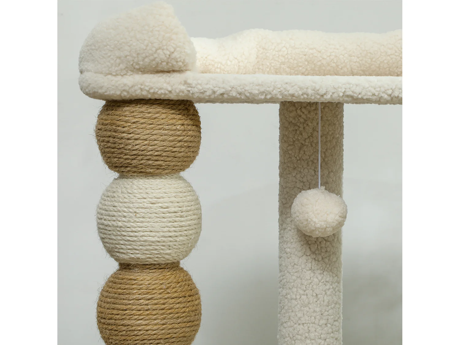Torre per gatti con lettino superiore piattaforma e pallina beige