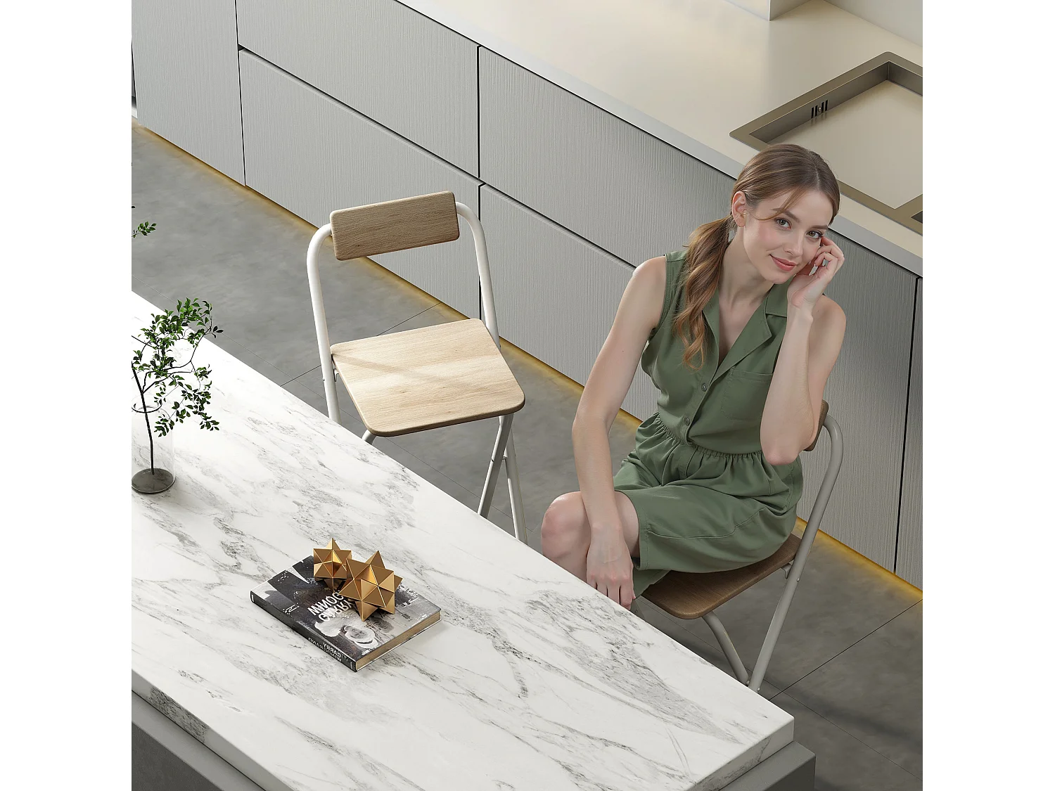 Set 2 sgabelli da bar pieghevoli con poggiapiedi colore legno