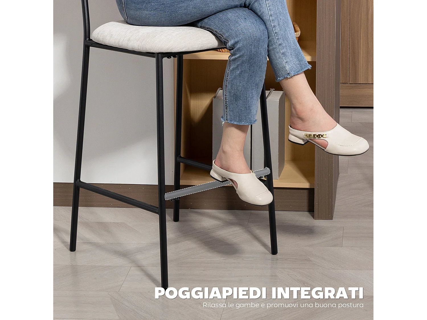 Set 2 sgabelli bar con schienale alto e poggiapiedi in ciniglia crema