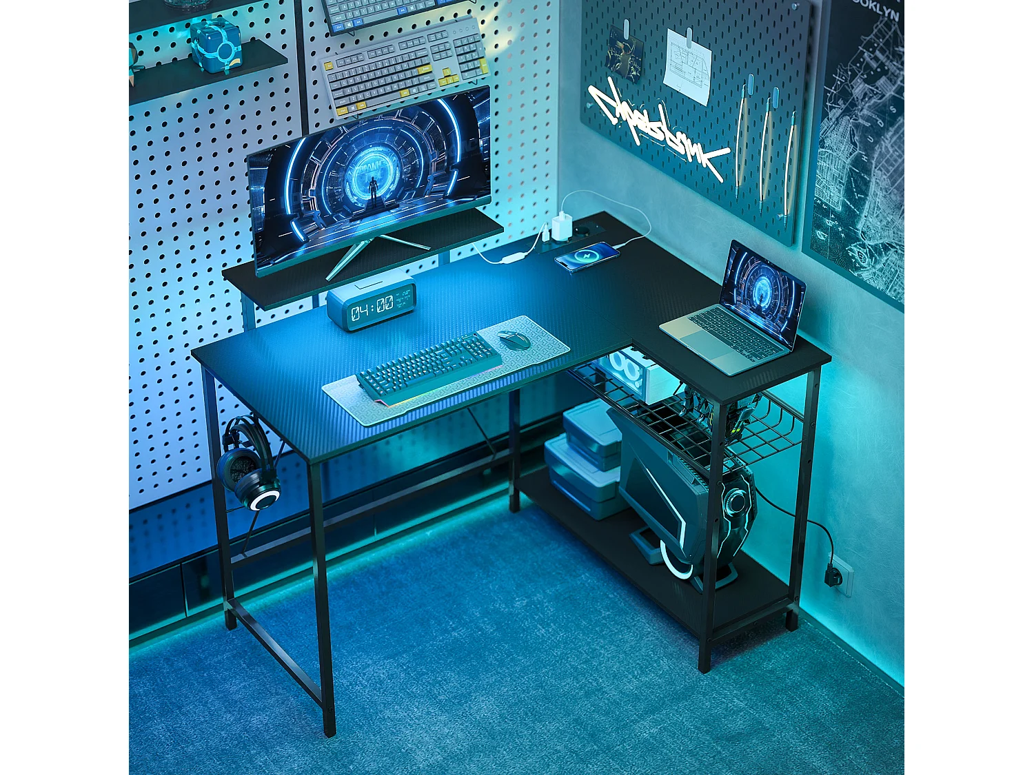 Scrivania da gaming angolare con luci e prese elettriche nero