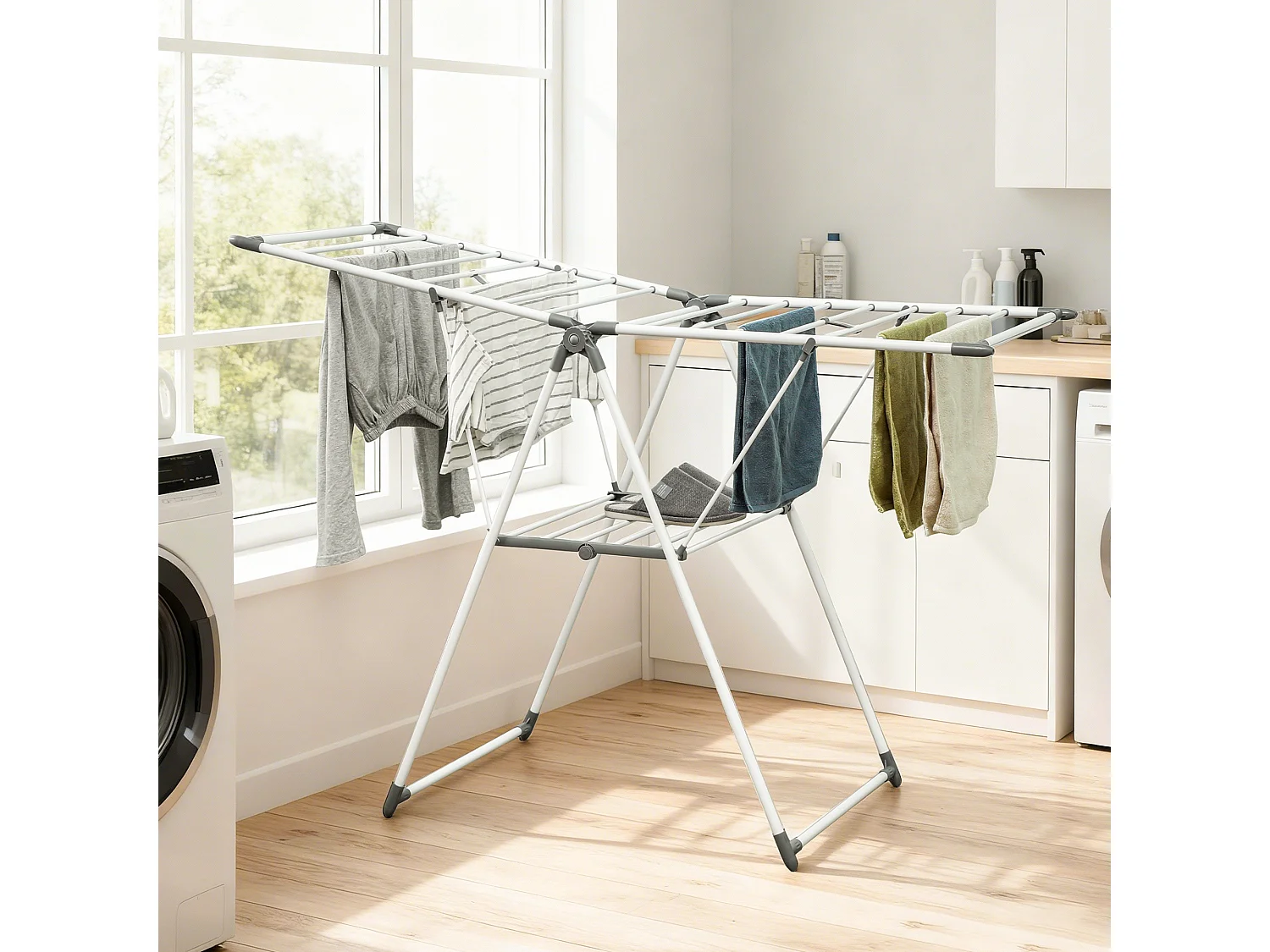 HOMCOM Stendibiancheria a 2 Livelli Regolabile su 4 Altezze Diverse, Stendino con Piedini Antiscivolo in Metallo e Plastica, 156.5x61.5x97 cm, Bianco