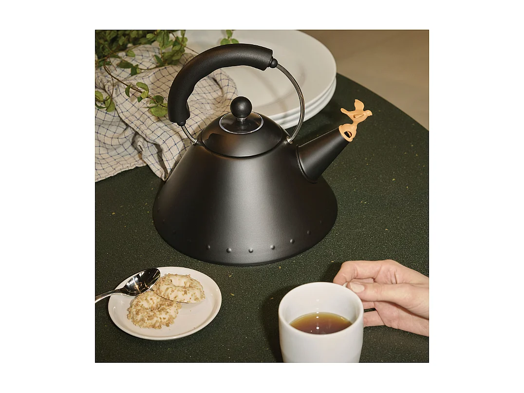 Czajnik Alessi 9093 BB czarny ze stali nierdzewnej z pomarańczowym gwizdkiem - kompatybilny z indukcją 2L