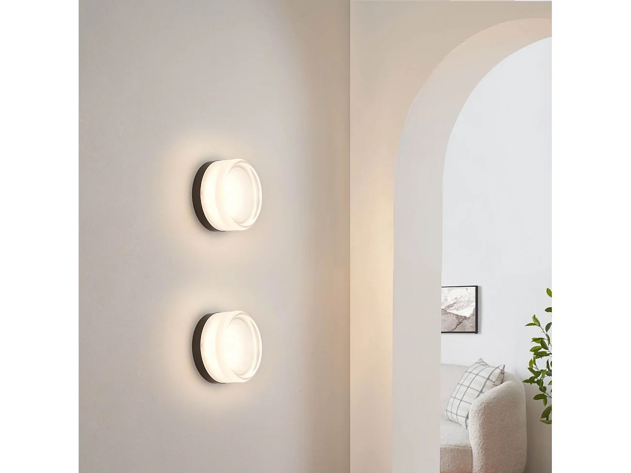 Petit spot rond LED en verre opale et métal noir - Solvan