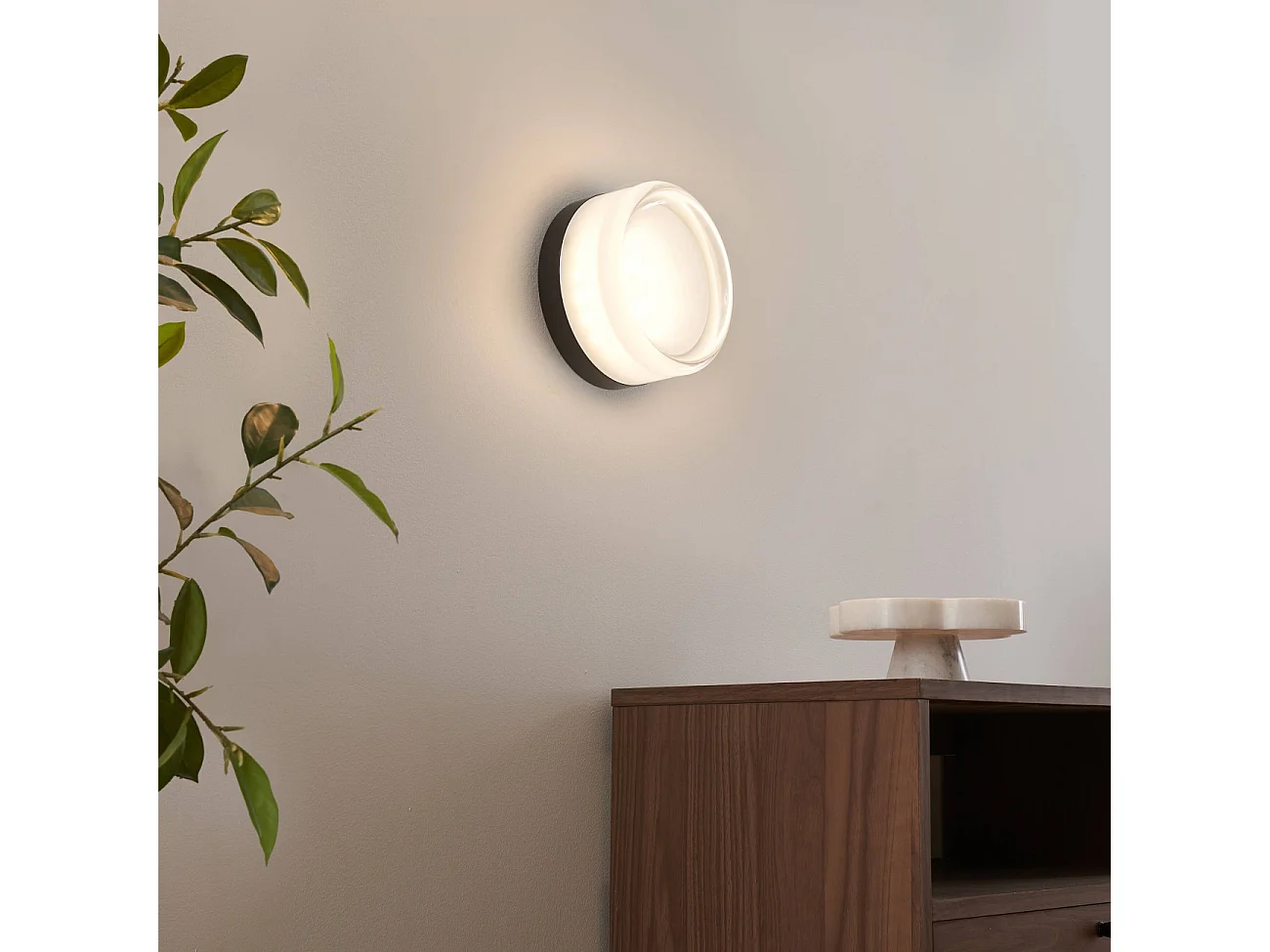 Petit spot rond LED en verre opale et métal noir - Solvan