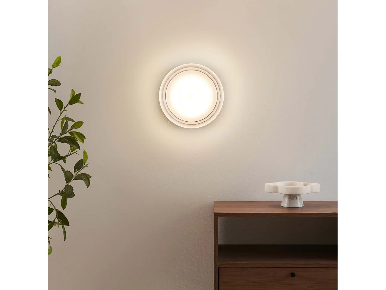Petit spot rond LED en verre opale et métal noir - Solvan