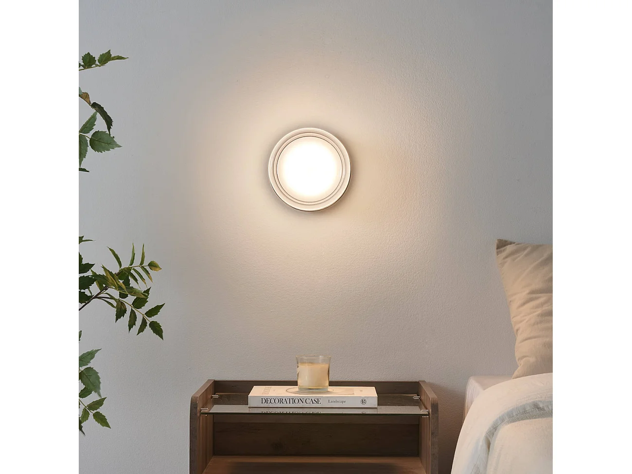 Petit spot rond LED en verre opale et métal noir - Solvan