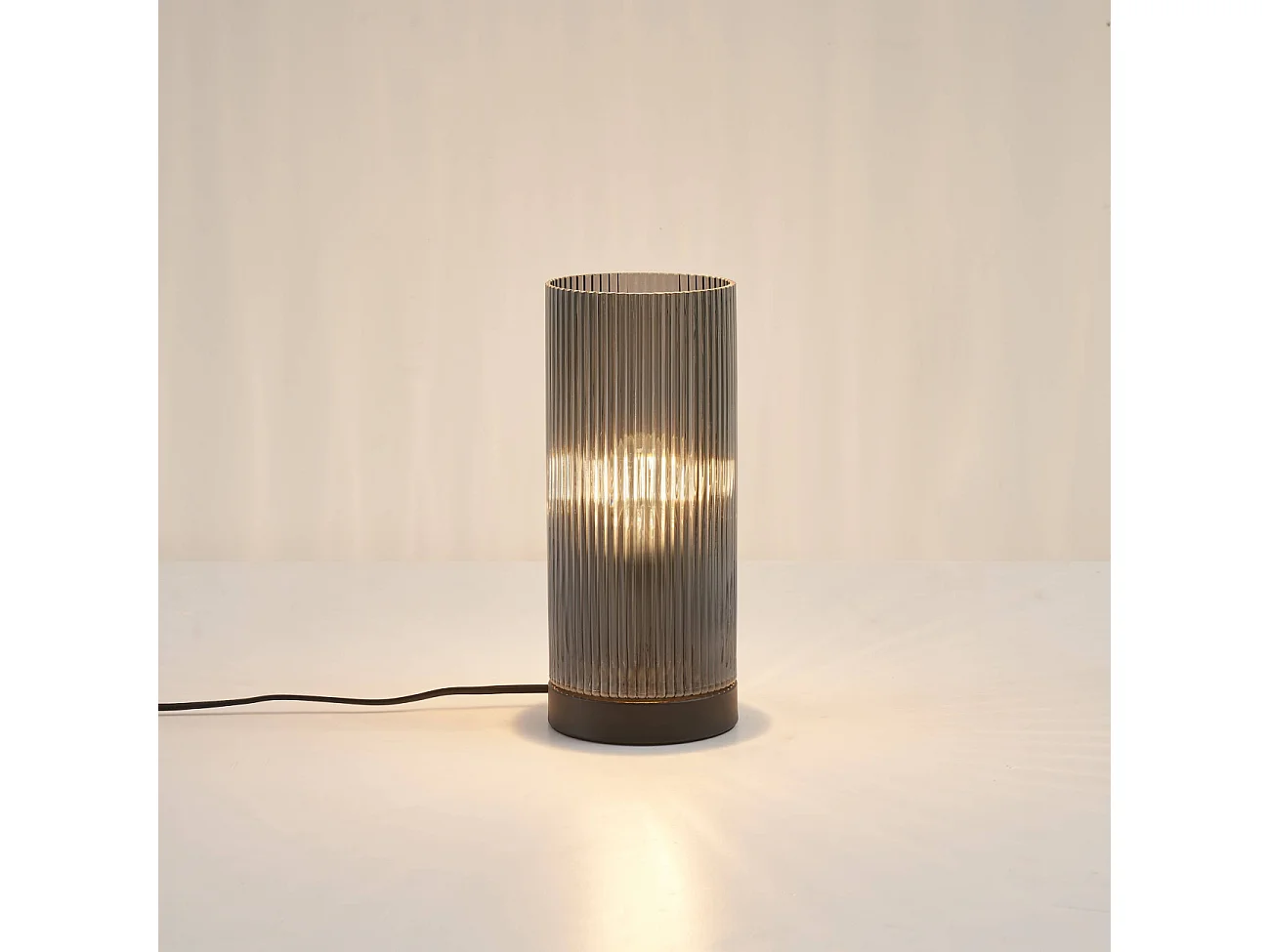 Lampe à poser tendance et cylindrique verre fumé - Liantha