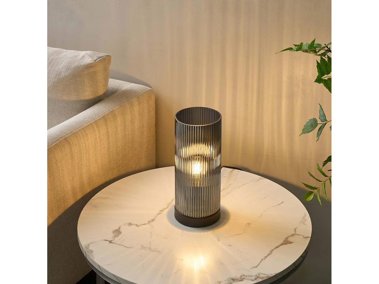 Lampe à poser tendance et cylindrique verre fumé - Liantha