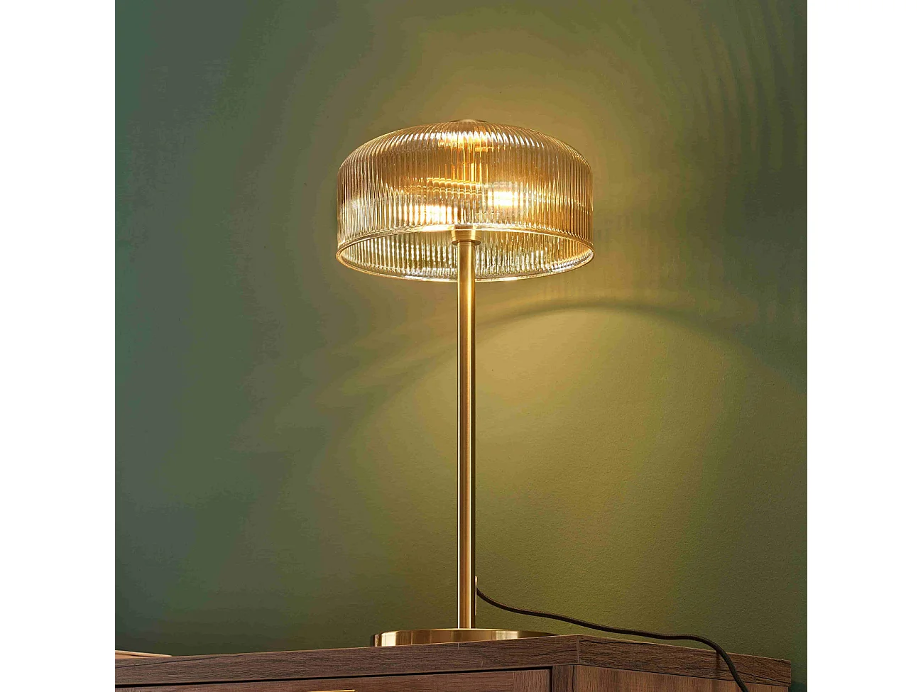 Lampe à poser vintage laiton et verre ambré strié - Auréline