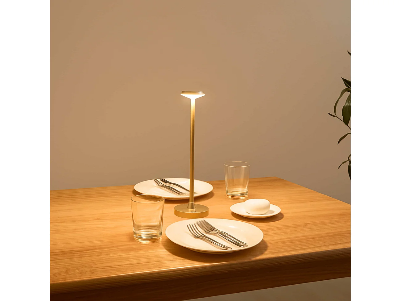 Lampe à poser tactile dorée LED dimmable design minimaliste IP44 - Rico