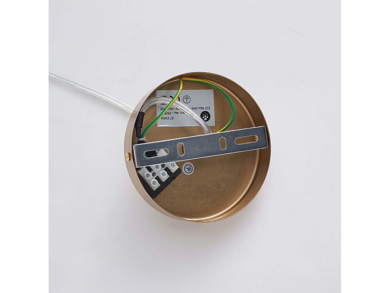 Grande suspension aérienne courbée en métal doré  - Piuma