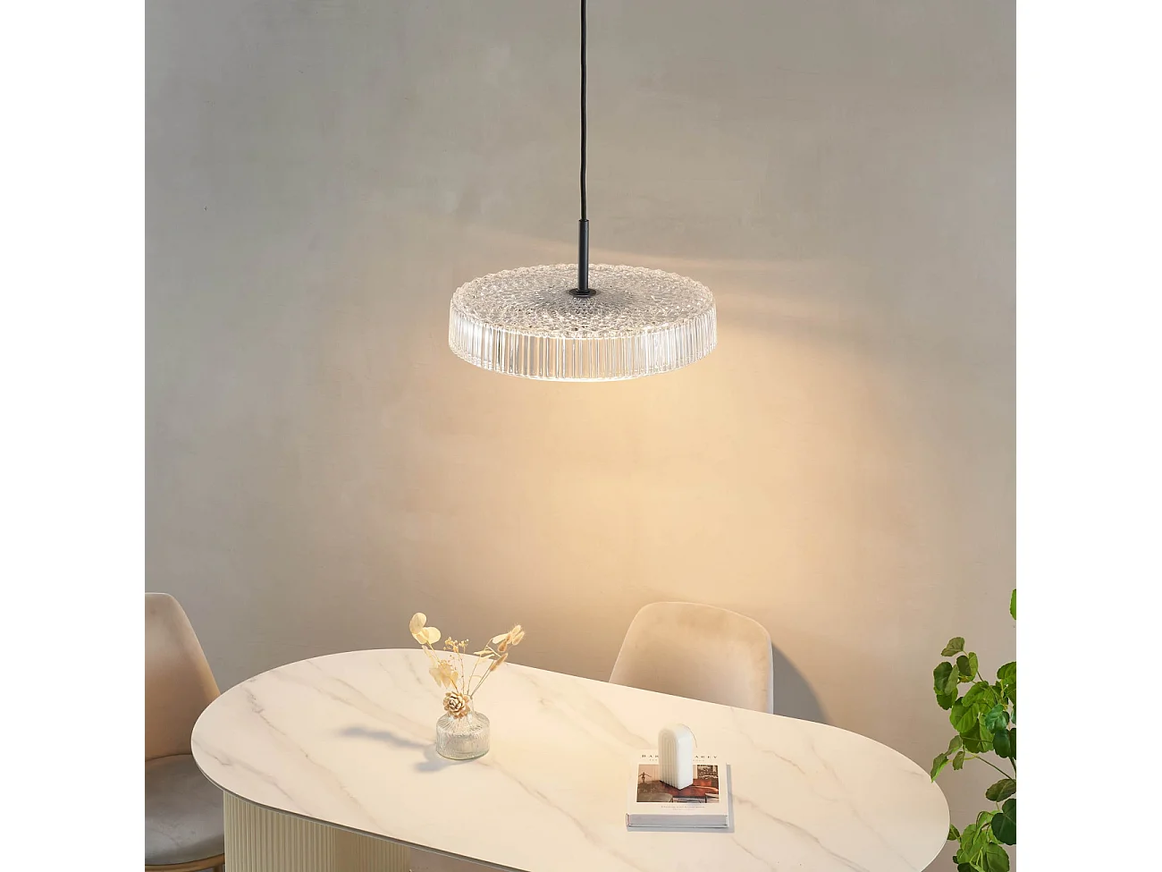 Suspension noire avec un verre transparent et cannelé  - Damian