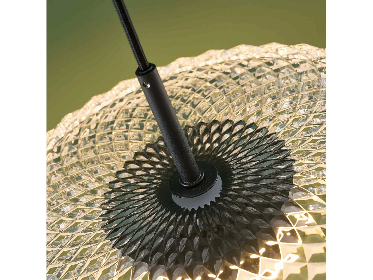 Suspension noire avec un verre transparent et cannelé  - Damian