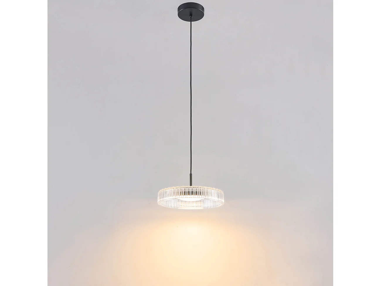 Suspension noire avec un verre transparent et cannelé  - Damian