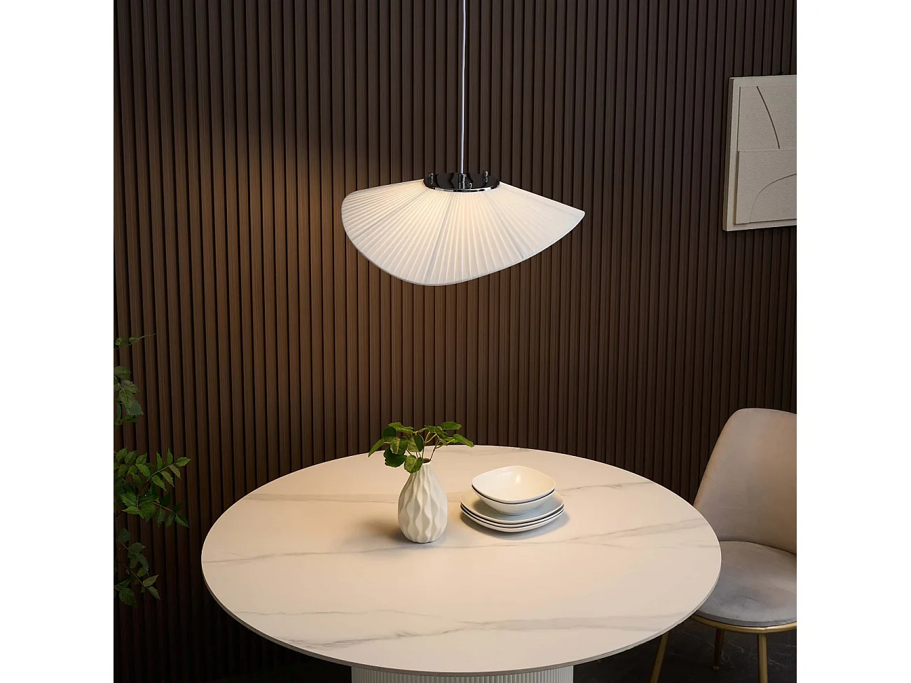 Grande suspension aérienne courbée en métal et textile blanc - Odalia