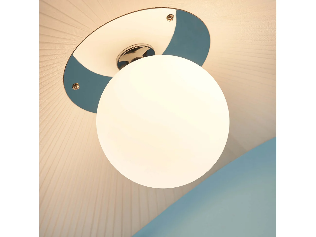 Grande suspension aérienne courbée en métal et textile blanc - Odalia