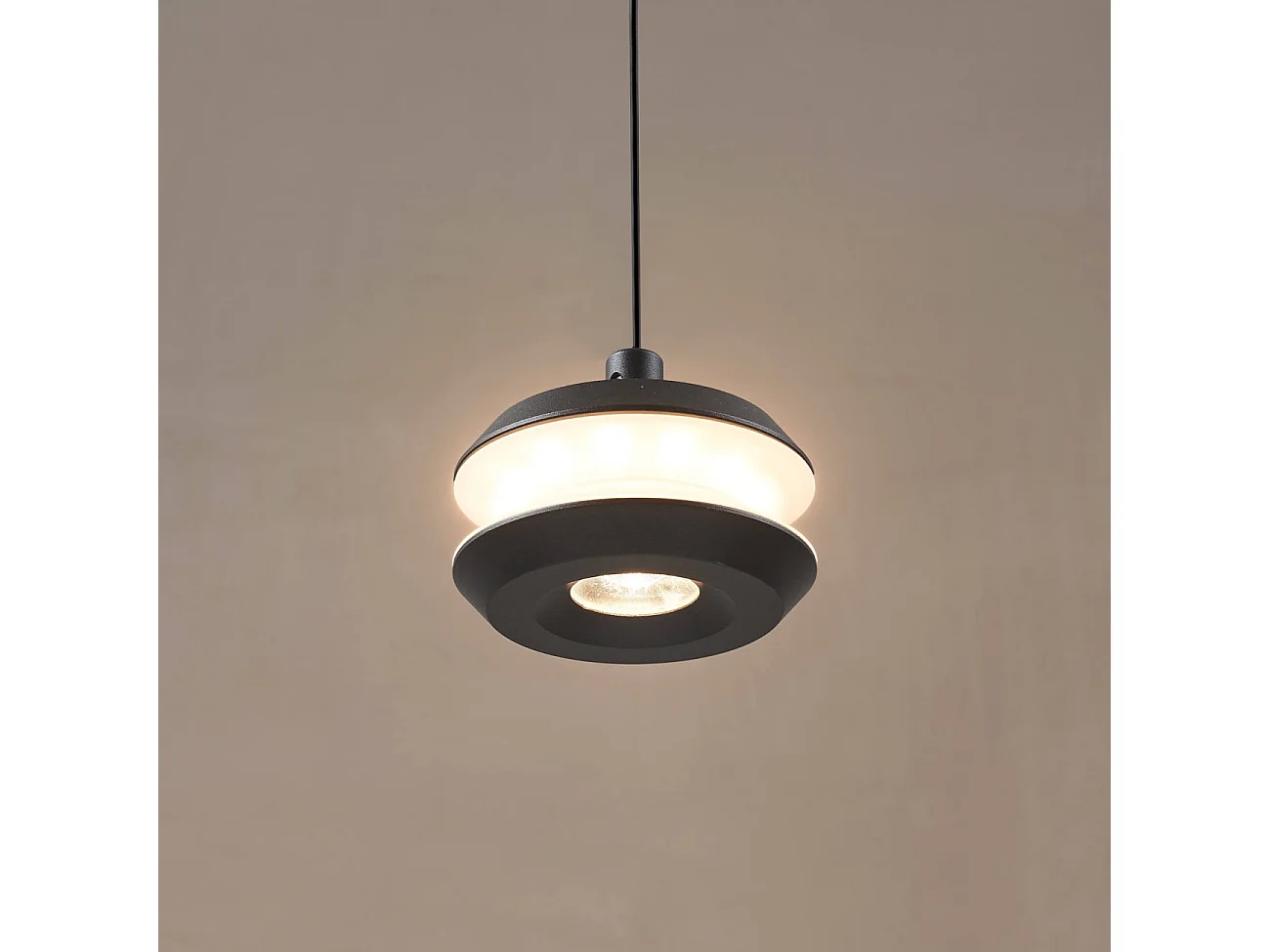 Suspension LED dimmable cylindre noir hauteur réglable design minimaliste - Rive