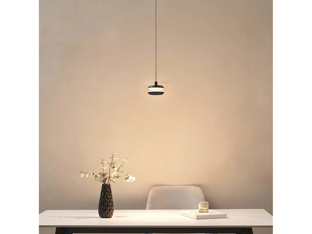 Suspension LED dimmable cylindre noir hauteur réglable design minimaliste - Rive